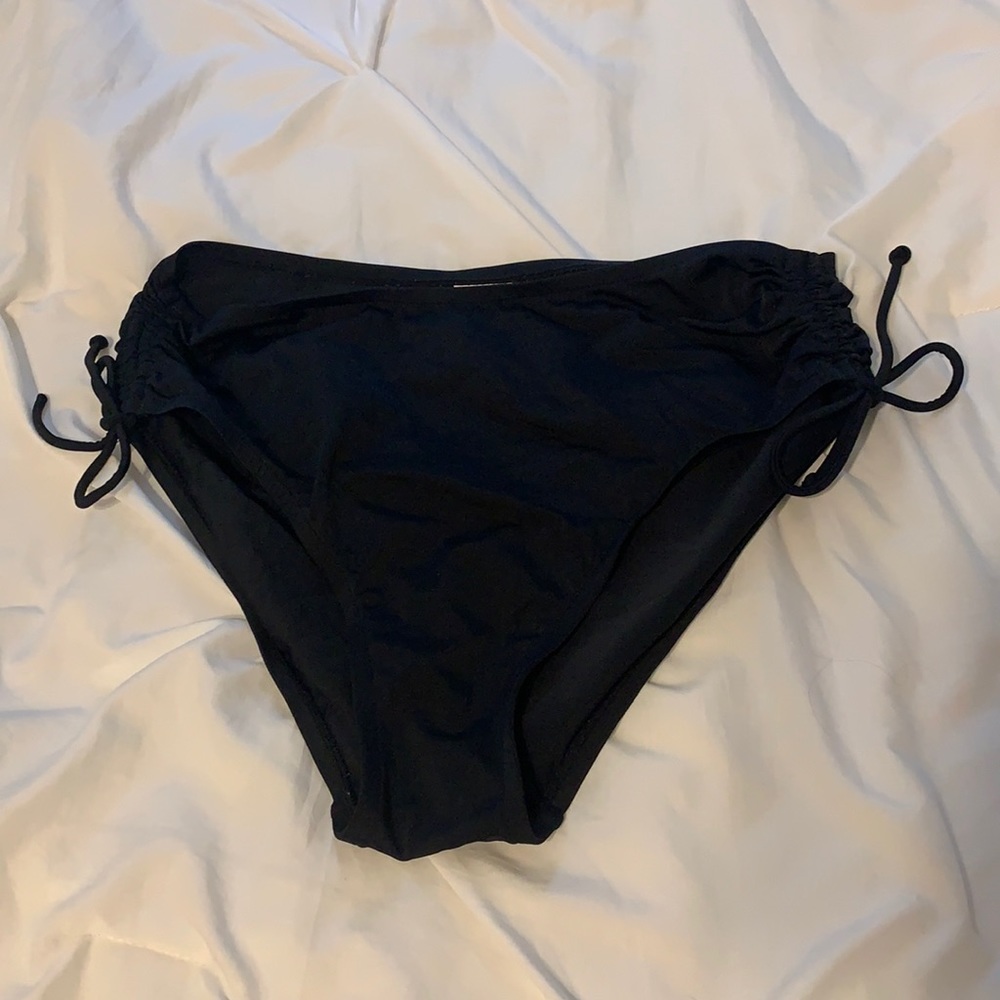 Mid/high waisted bikini bottom